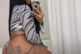 tight wet young kat when u pull out sound like champange popping 😅🫶🏽 - Image 4