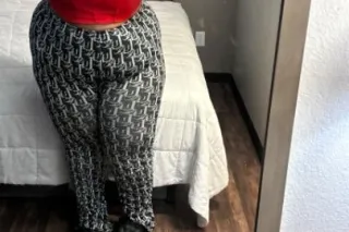 incalls 😋tall bbw here for a g... - Image 1